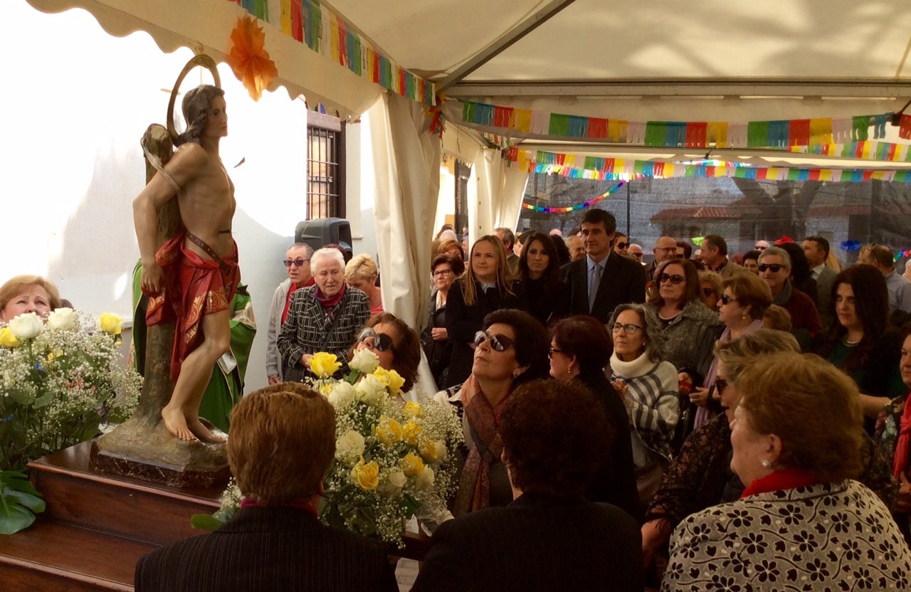 San Sebastián bendice sus flechas de pan en Adra