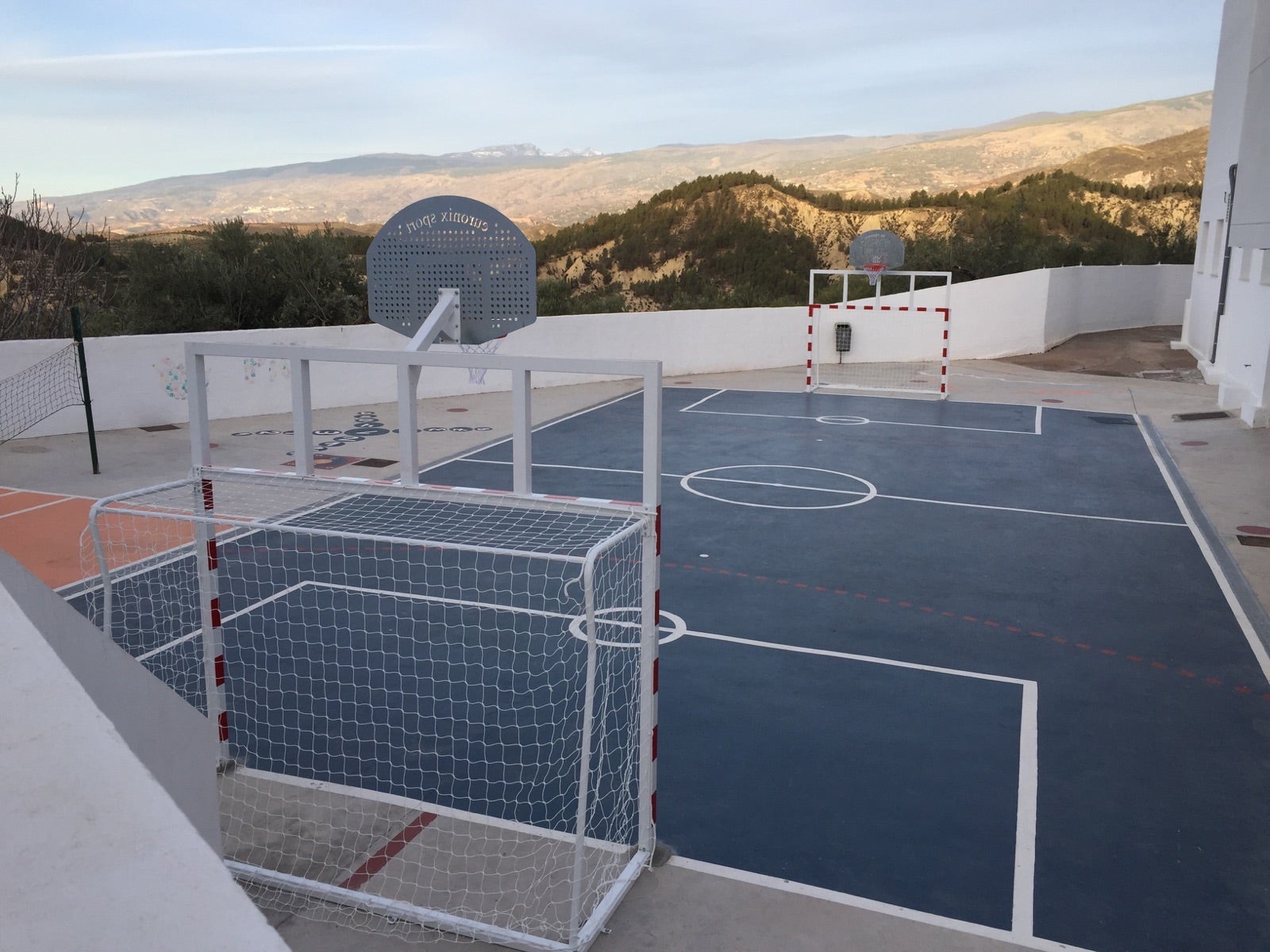 Alcolea estrena pistas deportivas