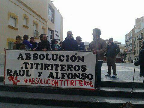 La CNT apoya a los titiriteros detenidos en el mismo escenario donde actuaron