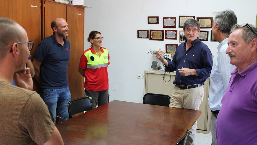 Protección Civil rescata a cinco personas en las playas de Adra