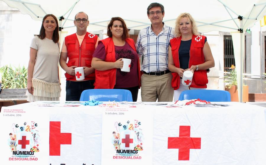 Adra celebra el Día de la Banderita