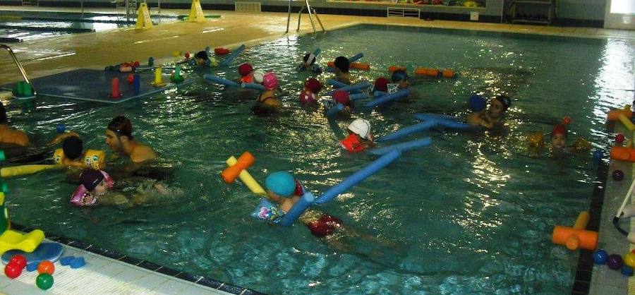 El Ayuntamiento cambiará las calderas de la piscina y pasará la factura a la empresa