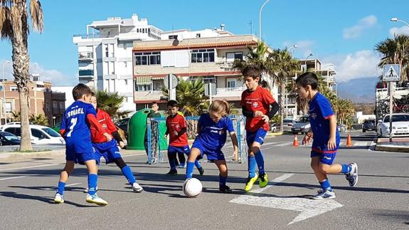 Adra debate sobre la mejor fórmula para gestionar la actividad deportiva