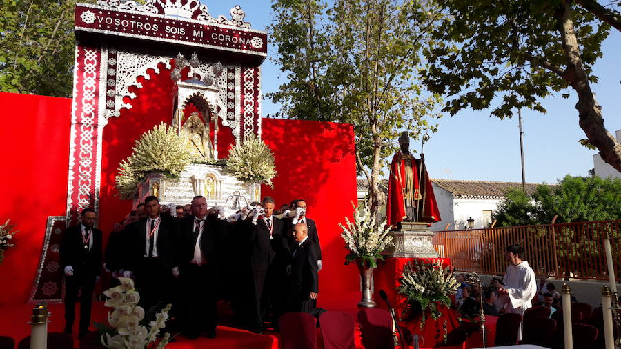 La Virgen de Gádor abandona su ermita en la primera bajada tras su coronación