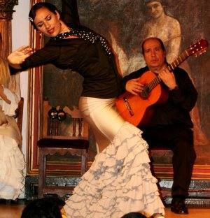 El flamenco se pasea por la provincia, de peña en peña, y comienza en Adra