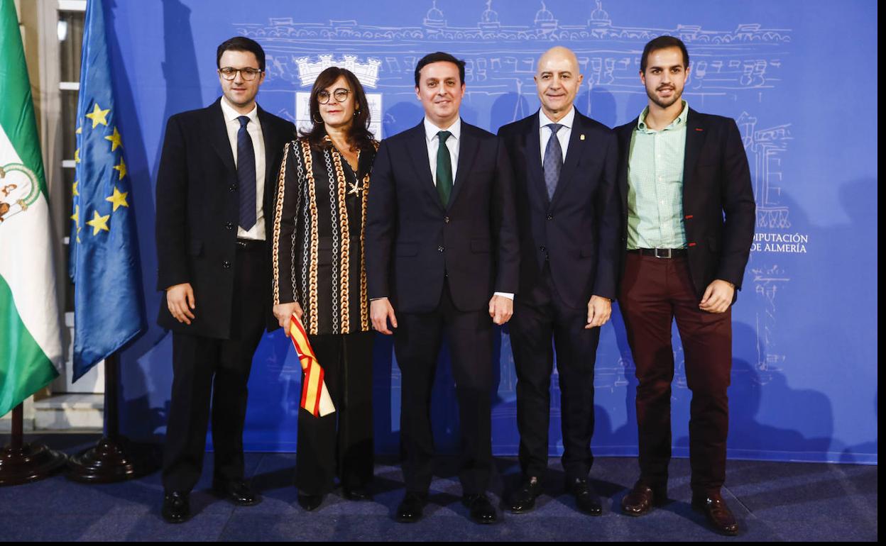 Diego Martínez Cano recibe el Escudo de Oro de la Provincia por «hacer de Almería una tierra mejor»