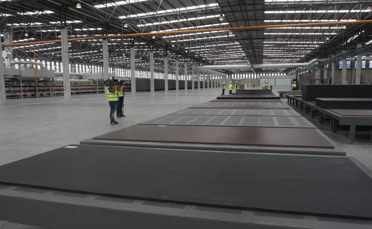 Coronavirusu en Almería I Cosentino ajusta su actividad a las directrices del Gobierno y reanuda la producción de forma parcial