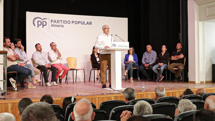 Saturnino Fernández (PP) quiere que Cantoria «se sume a la ola del cambio» de Andalucía