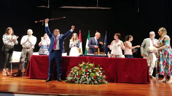 Martínez Domene toma posesión tras el apoyo de casi el 57% de Serón