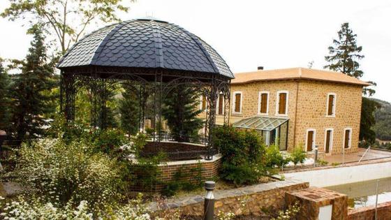 A subasta, el hotel de Las Menas de Serón
