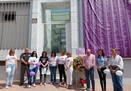 Minuto de silencio celebrado este lunes en Huércal Overa en recuerdo de la víctima.
