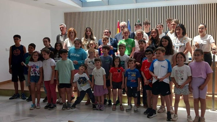El Defensor del Pueblo Andaluz asiste al Consejo de la Infancia de Serón