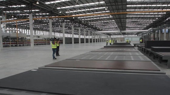 La falta de suministro mantiene casi «paralizado» aún el parque de Cosentino en Cantoria