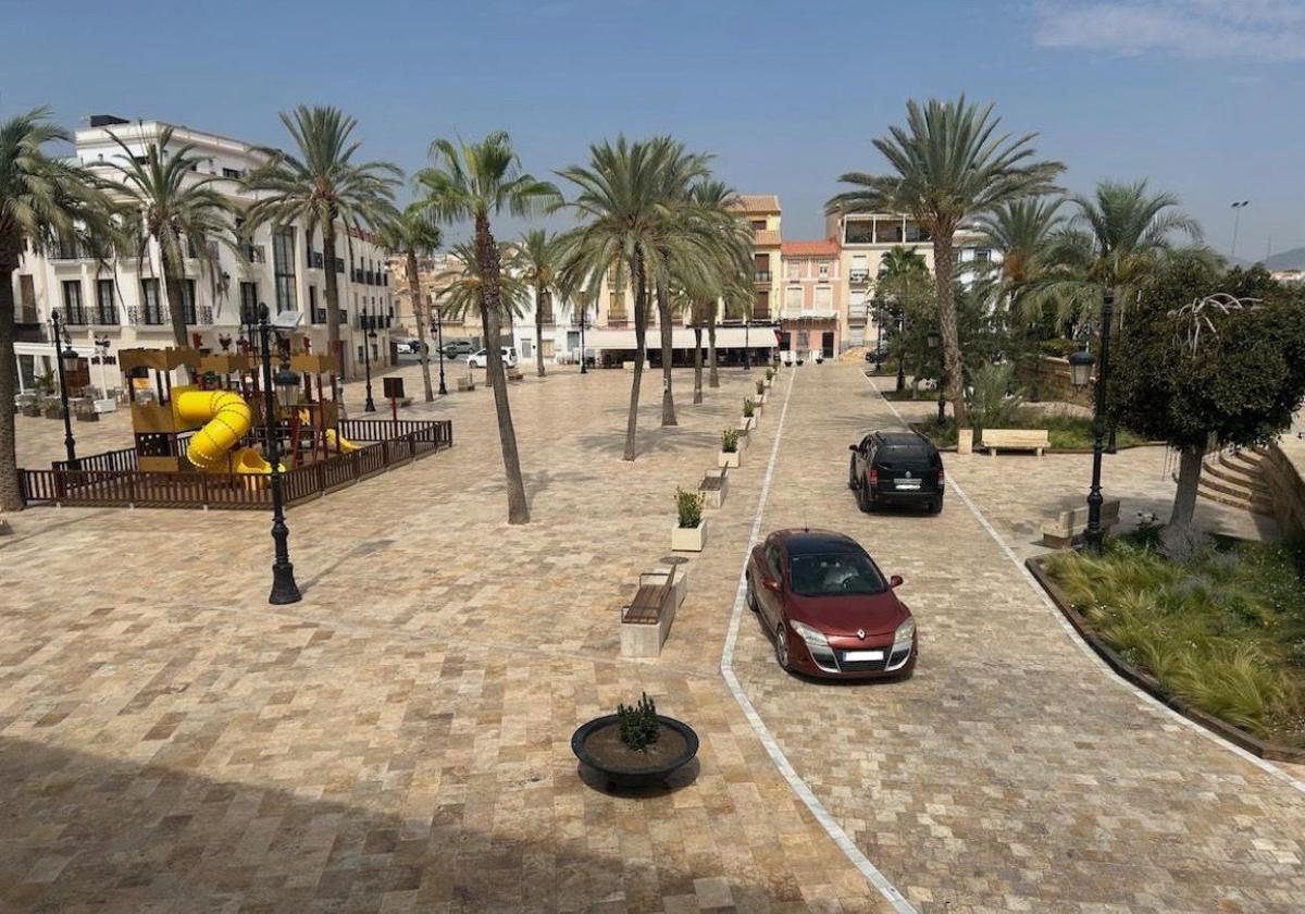 Reabre al tráfico la Plaza Mayor de Albox, pero con excepciones