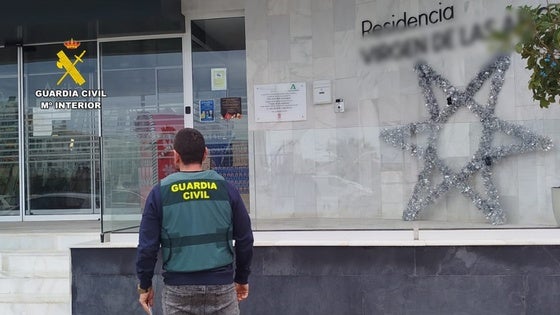 Detenidos tres cuidadores por estafar 60.000 euros a un anciano en Oria