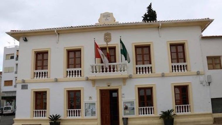 El PP de Serón acusa al Ayuntamiento de «despilfarro» de dos millones en una residencia que permanece cerrada