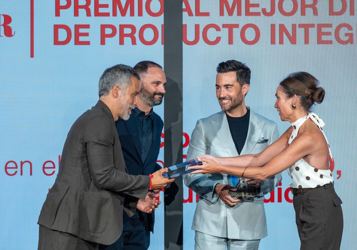Entrega del premio a Cosentino.