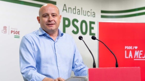 El PSOE acusa a la Junta de ocultar al PP de Almería el traslado de migrantes a Purchena
