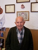 «A mis 103 años hago la compra y salgo todos los días» José Barón lópez jubilado centenario vecino de Alcóntar