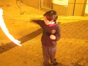 Los vecinos de Serón recogen ya la leña para las hogueras que se prenderán en Santa Lucía por todo el término