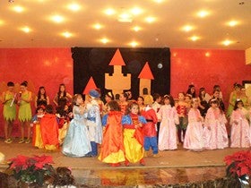 Más de 600 personas en el espectáculo de baile de Navidad