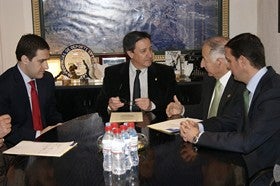 Gabriel Amat inaugura la nueva rotonda de Lúcar y accesos que han supuesto una inversión de 70.000 euros