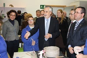 «No hay dinero mejor gastado», dice el presidente de la Junta  en la inauguración de la Residencia Francisco Pérez Miras