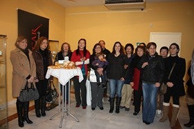 Mabel Salinas explica a las mujeres de Lúcar el decreto de Artesanía Alimantaria que beneficia a los productores artesanos
