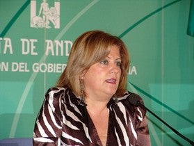 La delegada de Empleo visita un albergue en Baca-res