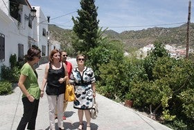 La delegada del Gobierno visita el centro de salud y el barrio de la Ermita, recientemente reformados, y la nueva Casa de la Juventud