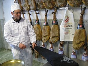La Junta da el visto bueno a la Indicación Geográfi-ca Protegida ‘Jamón de Serón’ para su inscripción en el Registro de la Comunidad Europea