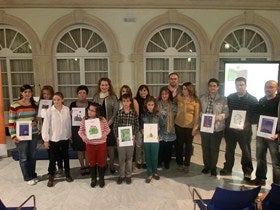 Antonio Acosta recibe el primer premio del VI Concurso de Cuentos Interculturales