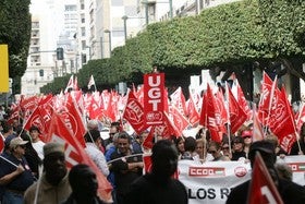 Unas 25.000 personas, según los sindicatos, y unas 6.150, según el Gobierno, se manifiestan en Almería