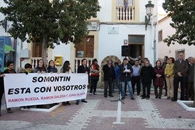 Cientos de vecinos se concentran en Somontín en apoyo a la "inocencia" de Ramón Rueda