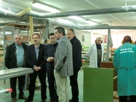 Los ayuntamientos de Serón y Almócita reciben mobiliario fabricado por la asociación 'Javier Peña'