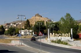 Fallece un hombre al volcar su vehículo en Macael