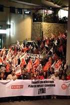 Más de 2.000 personas se manifiestan en Macael para exigir la firma del convenio de canteras y serreria del Marmol