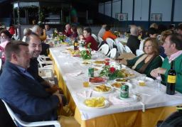 La Asociación de Comerciantes y Centro Comercial Abierto de Olula del Río disfruta su convivencia anual