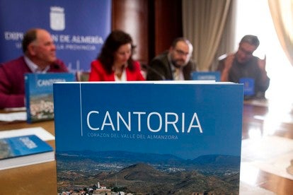 Diputación presenta la obra dedicada a Cantoria de la Colección 'Pueblos de Almería' del IEA