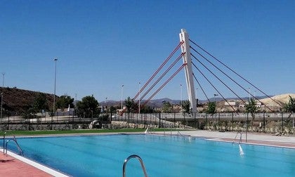 Albox se zambulle en el verano con la apertura de la piscinas municipales exteriores con precios populares
