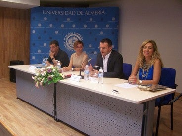 El juez Emilio Calatayud aborda las “adicciones en menores” en el curso de verano de la UAL en Purchena