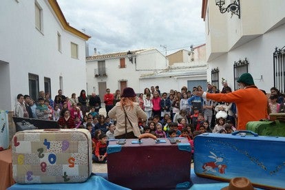 Centenares de escolares el encuentro poético ‘José Ángel Gómez’ de Armuña