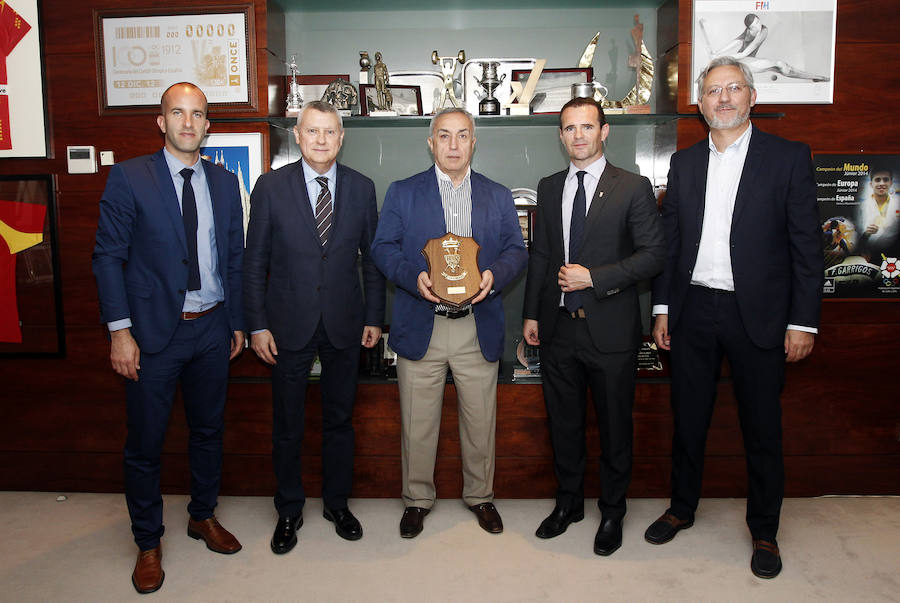 El Presidente del Comité Olímpico Español recibe al Alcalde de Purchena y a una representación de los Juegos Moriscos