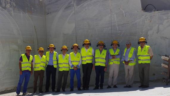 Eduardo Baamonde, presidente de Cajamar, visita la Asociación de Empresarios del Mármol de Andalucía (AEMA)