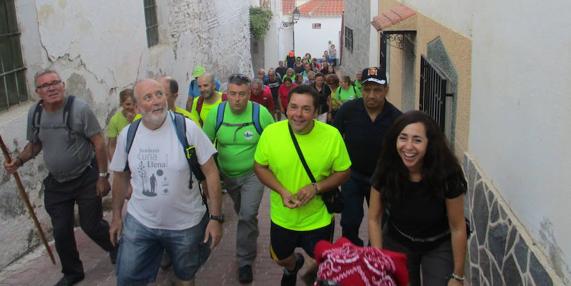 Más de 50 senderistas descubren el atardecer de Cóbdar con el Circuito Provincial de Rutas y Senderos