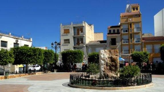 El alcalde de Albox se siente apoyado tras prohibir el balón en una plaza del pueblo