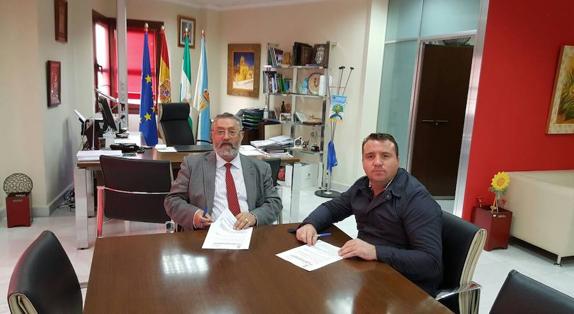 El Ayuntamiento de Albox y AEPA firman un convenio para impulsar el Centro Comercial Abierto ‘El Arriero’