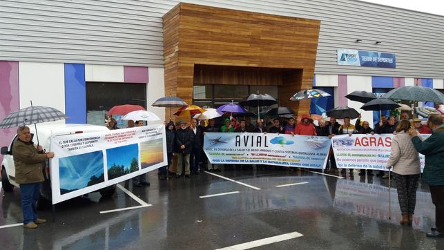 La lluvia boicotea una concentración contra 'las avionetas quitalluvias' en Albox