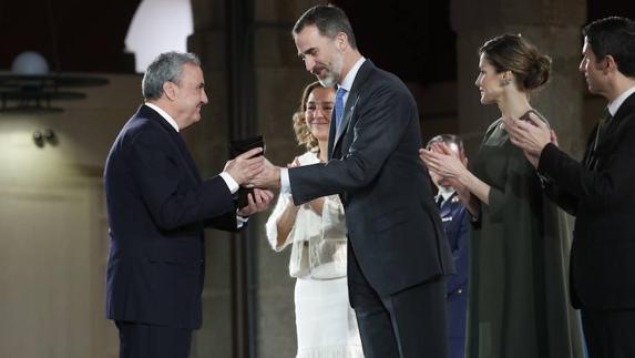 Francisco Martínez-Cosentino recibe de manos de SS.MM. los Reyes de España el Premio Nacional de Innovación