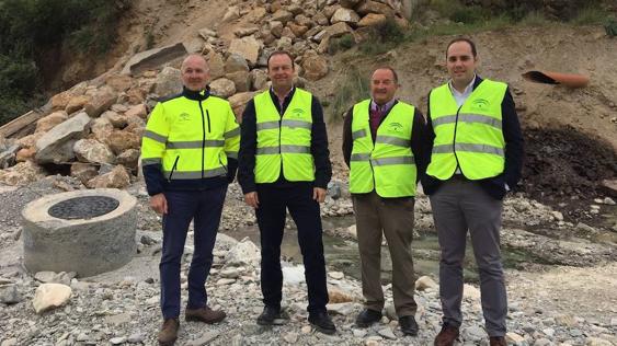 La Junta inicia las obras de emergencia para reparar el puente de la A-1100, en Albanchez